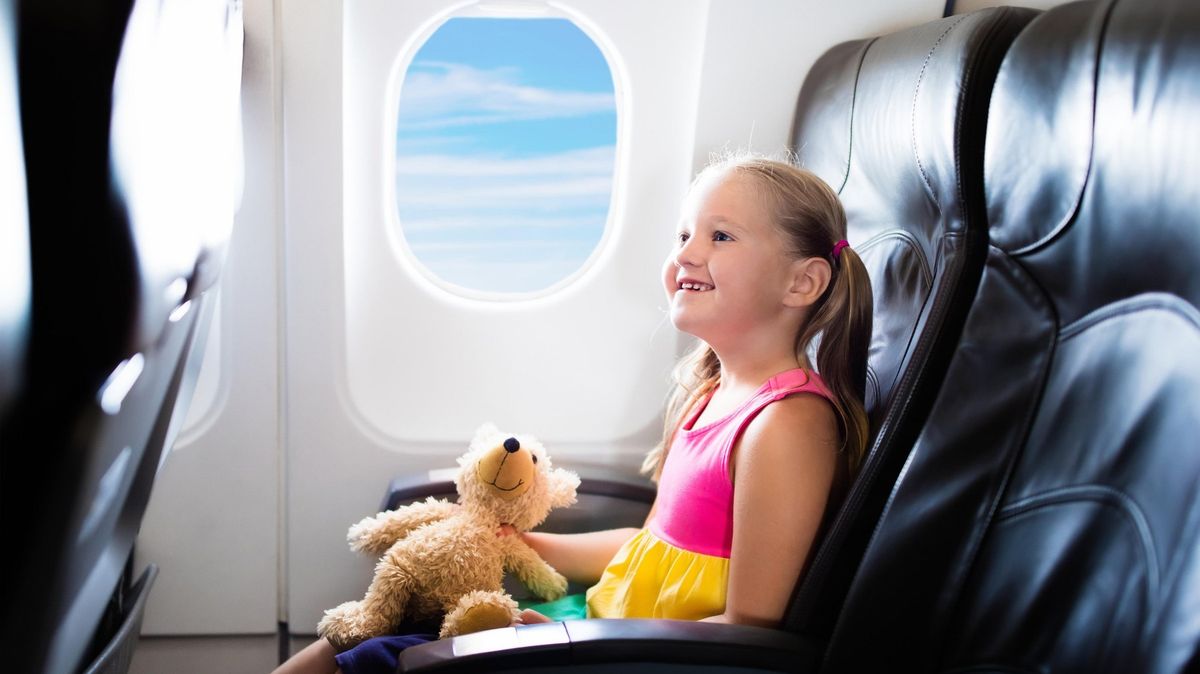 Žena se odmítla vzdát sedadla v letadle, aby si matka mohla sednout vedle svého dítěte